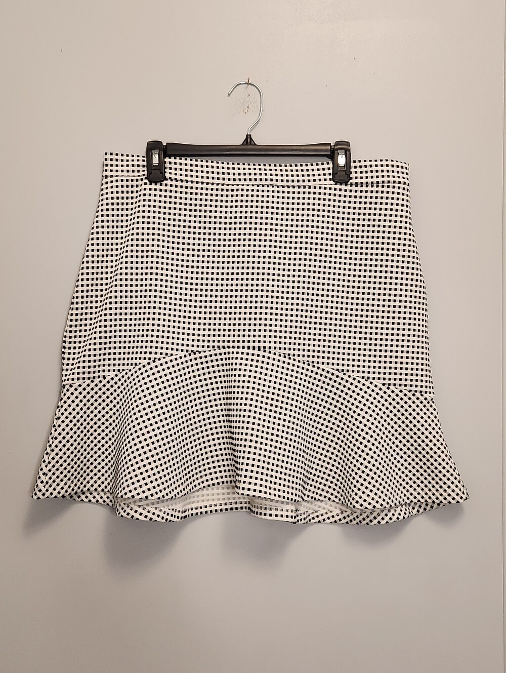 Banana Republic White and Black Checkered Flared Skirt Size 14